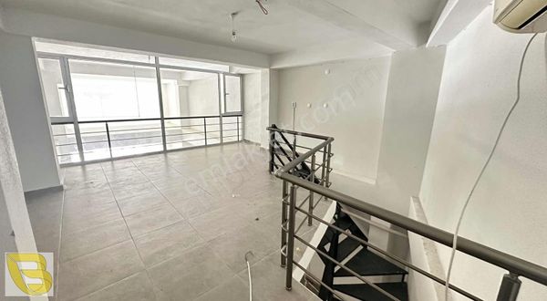Berapark'tan Atatürk Caddesi Üzerinde Kiralık Dükkan