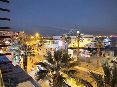 Karşıyaka Yalı Da Panoramik Deniz Manzaralı Satılık 3+1 Daire