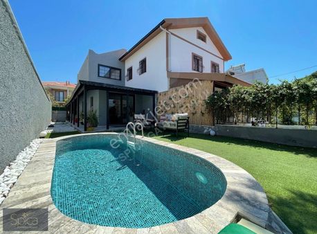 Çeşme Alaçatı Satılık 3+1 Havuzlu Villa