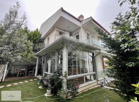 Ayça Doğan Urla Sanat Sokağına Yakın 4+1 Satılık Villa