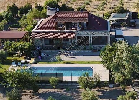 Foça Gerenköy'de 5.522 M2 İçinde 5+2 Satılık Lüks Villa
