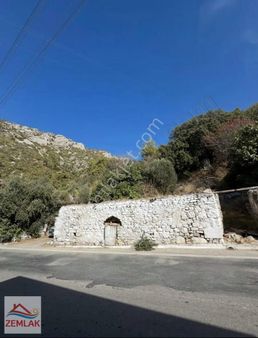 Ören Merkezde Ana Yol Üzeri Taş Bina