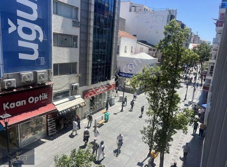Karşıyaka Çarşı Üzerinde Geniş 4+1 Kiralık Ofis