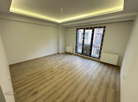 Gök Oryap'tan Satılık Sıfır 2+1 Ebeveyn Banyolu Balkonlu 1.kat!!