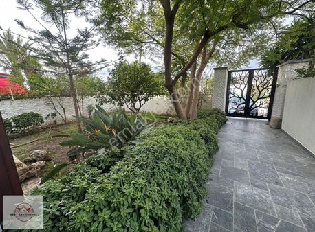 Bitez İn Kalbinde Kiralık Geniş Ticari Alan (arsa Alanı 300m2)