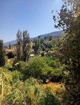 Yukarıkızılcada Gelecek Vaad Eden Fırsat Arsa + 3 Katlı Ev