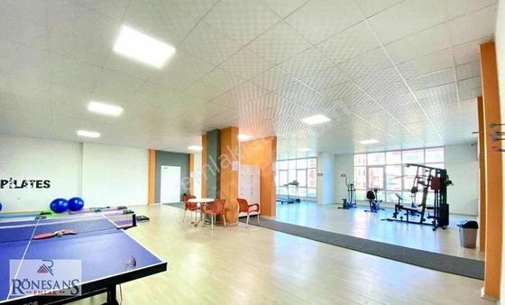 Rönesans Emlak Deniz Manzaralı Kiralık Eşyasız 1+1