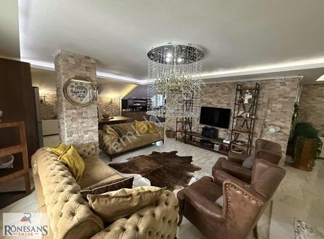 Rönesans Emlak'tan Özenle Yapılmış Sahile Yakın Dubleks