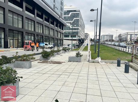 İstmall Bios Avm De Cadde Cephe 137 M2 Giriş Dükkan