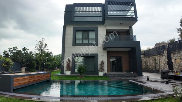 Başiskele Kılıçarslanda Mükemmel Deniz/doğa Manzaralı Satılık Niş 5+1 Villa