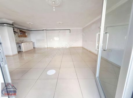 Çayırova Tıp Merkezine Yakın 50 M2 Düz Giriş Dükkan