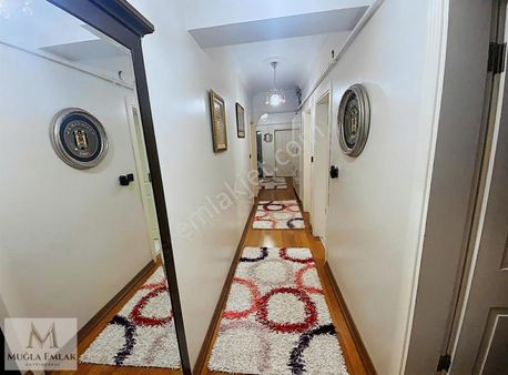 Muğla Emlaktan Gop Meydanda 165m 3+1 Ferah 1.kat Daire