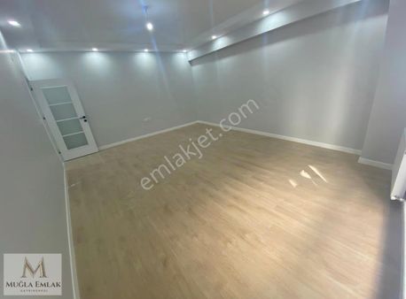 Muğla Emlaktan Cadde Üstü Asansörlü 102m 2+1 Sıfır Daire