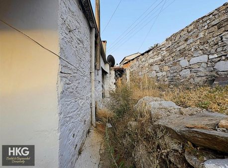 Mentese Yeşilyurt. Mustakıl 330 M2 İçinde 3 Tane Ayrı Ev Satılık