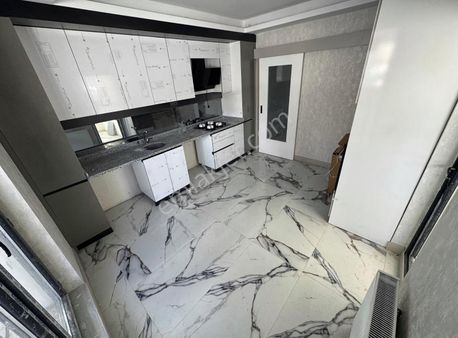 Merkezi Konum Büyük M2 Ye Sahip Ebeyvn Banyolu Lüx 2+1 Daire!!!!