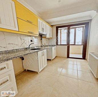 Bahçeşehir Lokasyonu Krediye Uygun Satılık 2+1 Arakat Daire