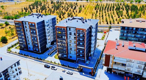 Bahçelievler Mahallesinde Site İçinde 4,5+1 Satılık Daire