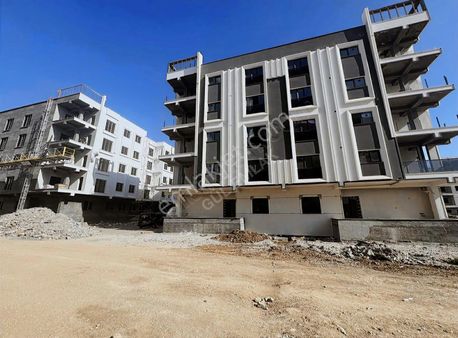 Gül Emlaktan Site De Satılık Zemin Kat 3+1 Daire
