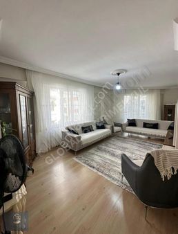 Reşadiyede 8 Yıllık K. Garajlı Ara Kat Cumhuriyet Parkı Dibinde