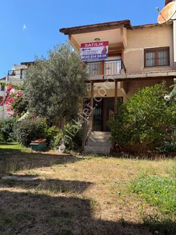 Yenifoça Petra Koyu'nda Eşsiz Deniz Manzaralı 3+1 Tripleks Villa