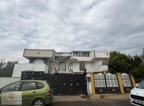 Önerlerin Merkezinde 400m2 Arsa İçinde Satılık Müstakil Villa