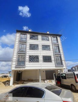 Cumhuriyet Mahallesi'nde : Sıfır, Geniş Ve Oturmaya Hazır1+1