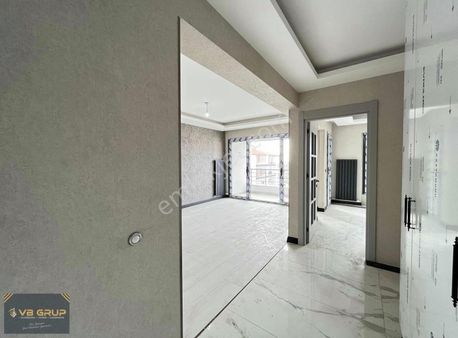 2,5+1 Çift Banyo Giyinme Odalı Sıfır Lüks Lokasyonlu Temiz Daire