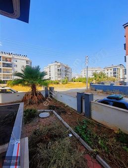 Realty World Anka Dan Yeniköy Merkez De Kolej Yakını 2+1 Daire