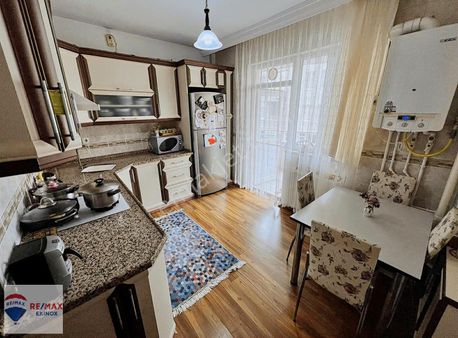 Yıldız Mahallesinde Satılık Geniş,ferah Ara Kat 3+1 Daire