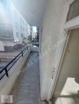 Arasta Çarşısı Beledıye Binası Karşısında Ara Kat İki Balkonlu