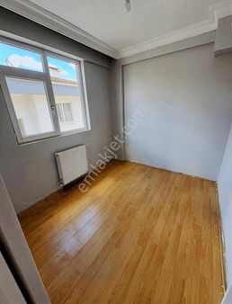 Cadde Üzeri 2+1 Ve 2 Balkon