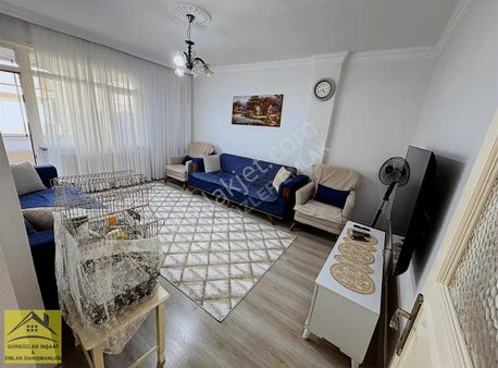 K.çekmece M.akif'de Satılık Cadde Üzeri 16.5 M² Hisse 95m² Daire