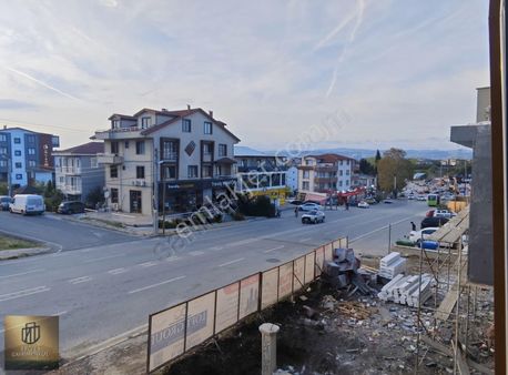 Başiskele Yeşilyurtta Merkezi Konumda 2+1 Giriş Kat Daire