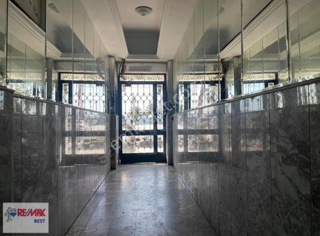 7 Remax Metin Şimşek'ten Karşıyaka Yalısında Satılık 3+1