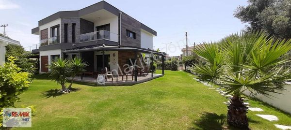 19 Çeşme Dalyanda Yat Limanı Komşusu Lüks Köşe Villa!