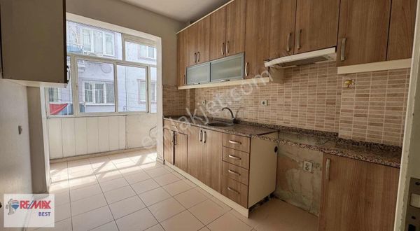 2 Bayraklı Belediyesi Yakını 3+1 Satılık Daire