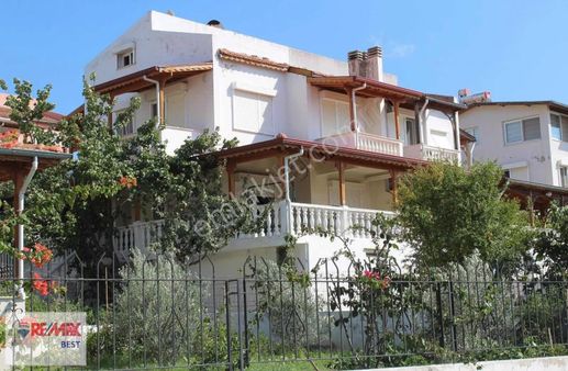 12 Seferihisar Akarca Yenisu Evlerinde Deniz Manzaralı 4+1 Villa