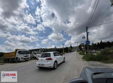 13 Bornova Çiçeklide 6.500 M² Ticari Yatırıma Uygun Köşe Parsel!