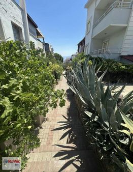 14 Remax Best'ten Evka 2 De Satılık 5+1 Bahçeli Trıpleks Villa