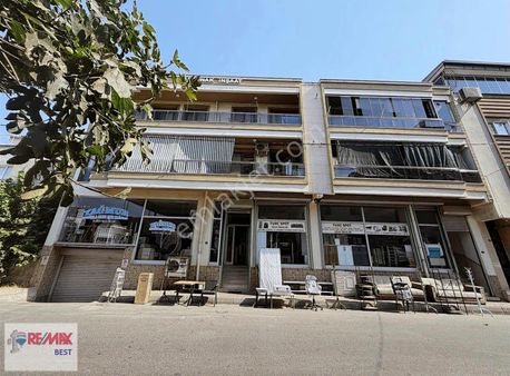 8 Re/max Best'ten Bayraklı Yamanlar Mahallesinde3+1satılık Daire