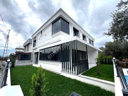 Yiğit'ten Doğanın Kalbi Zeytinli'de 4+1 Zarif Tasarım Villa