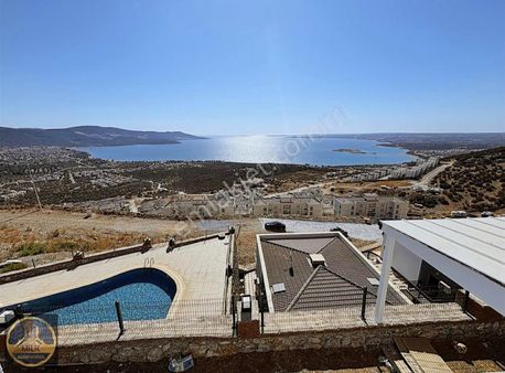 Eşsiz Deniz Manzaralı Havuzlu Bahçeli 3+1 Dubleks Ev