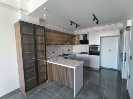 Golden Globy, Edremit Faruk Serpil Parkı Karşısında Ofis Kullanımına Uygun Satılık Sıfır 1+1 Daire