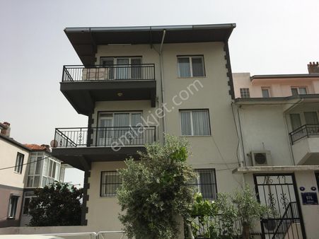 Bornova Atatürk Mahallesi'nde Merkezi Konumda 1+1 Satılık Daire