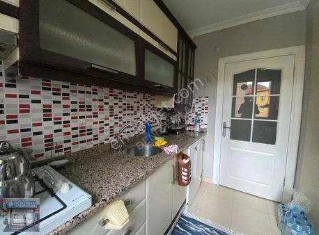 2.5+1 Ana Caddeye Yürüme Satılık Otoparklı İskanlı Daire