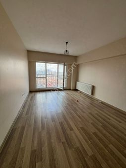 Satılık Site İçerisinde 1 + 1 Büyük Tip Daire