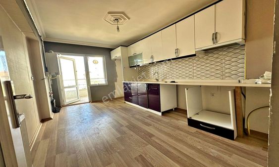 Atapark Pazar Yeri Yakını Asansörlü Genç Binada Manzaralı 3+1