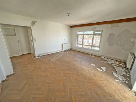 Demirlibahçe Mahallesinde Katta Manzaralı Bağımsız Salon 3+1 Satılık Daire