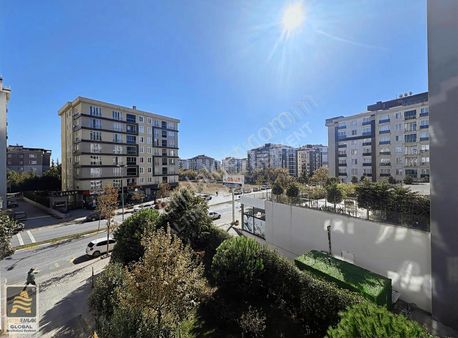 Beylikdüzü Adnan Kahveci Cadde Üzeri Kısa Kat 3+1 Satılık Daire