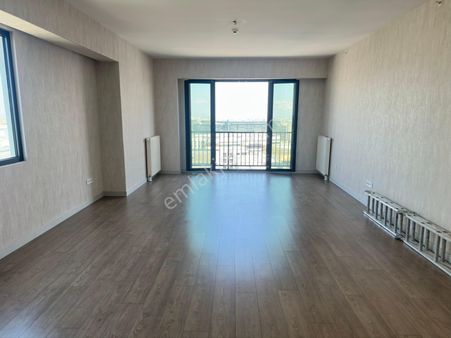 Emlak Konut 1.etap 4+1 Tadilatlı Kiralık Daire